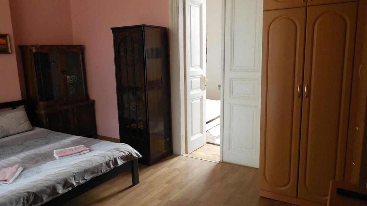 2 Room Apartment Near Opera House Lviv Luaran gambar