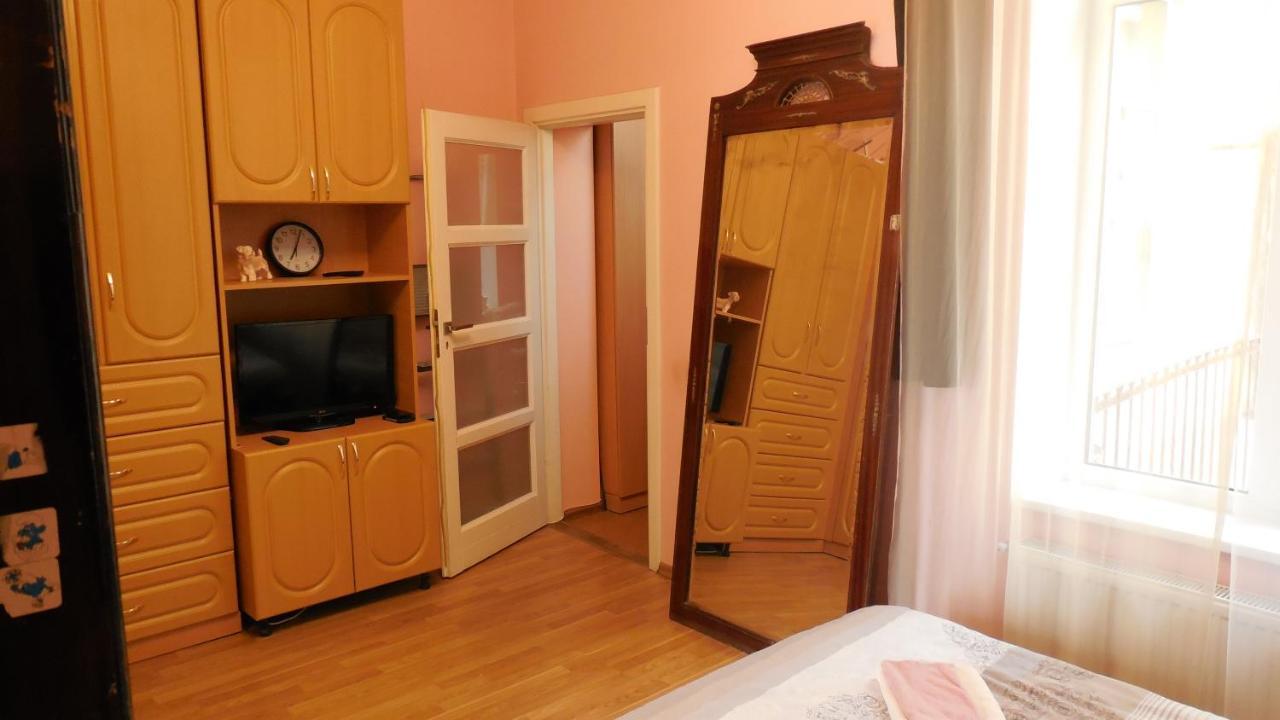 2 Room Apartment Near Opera House Lviv Luaran gambar